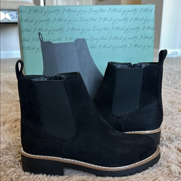 Kensie Shoes - Kenzie Chelsea Suede Boot 6.5 NWT